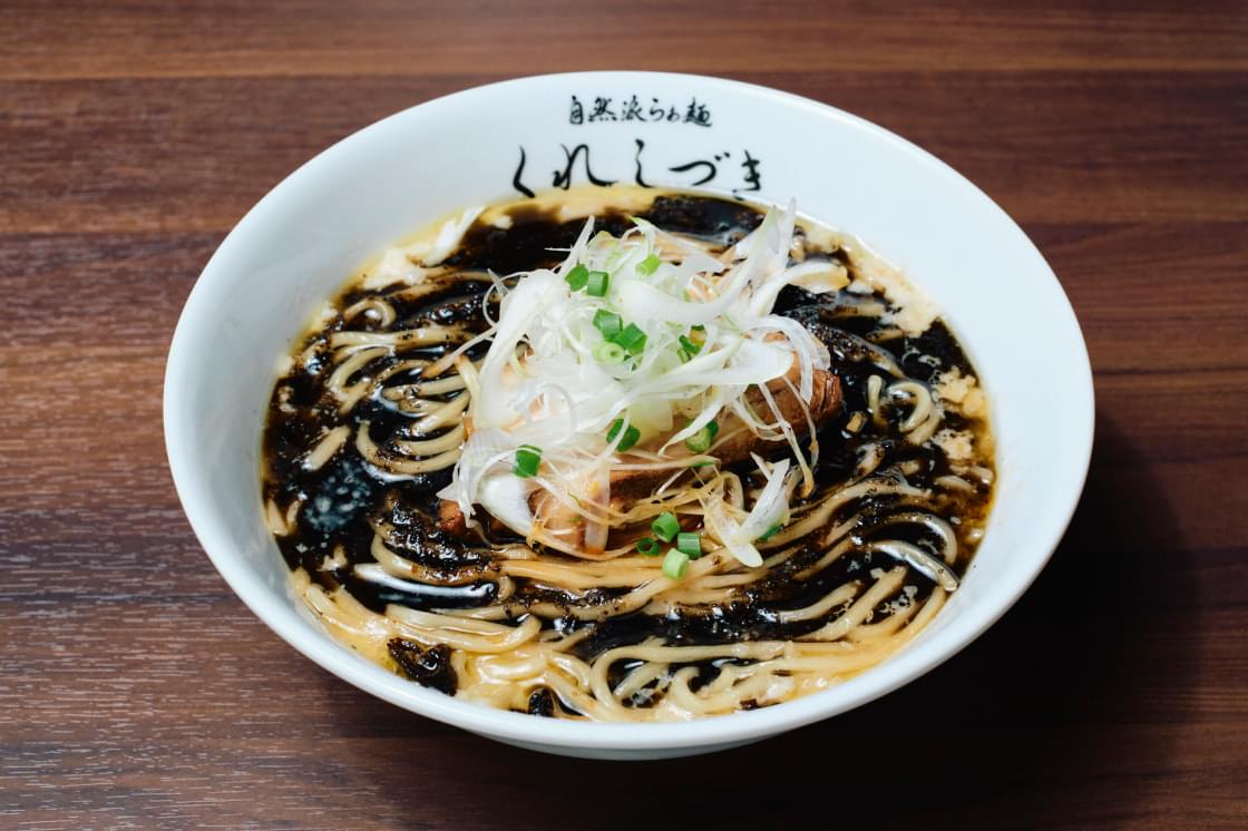 黒白湯麺 / 黒白湯ちゃーしゅー麺