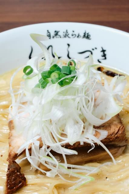 自然派らぁ麵 くれしづき 醤油白湯らぁ麺